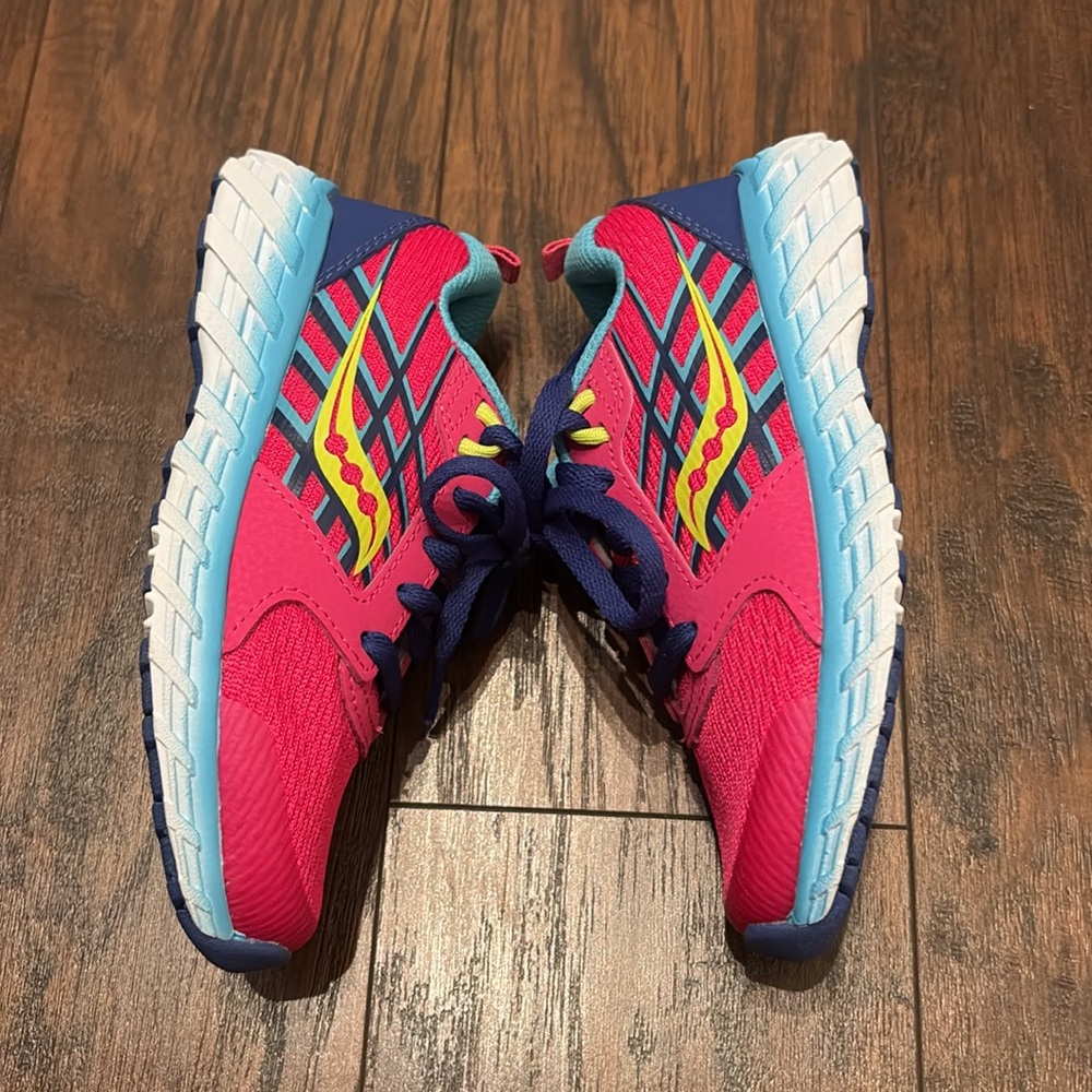 NWOB Saucony Big Kids' Wind 2.0 Sneaker - 12.5M US - Picture 3 of 7